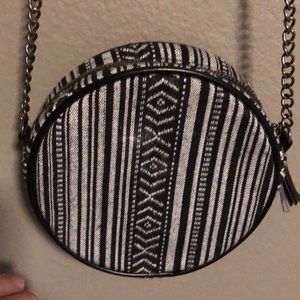 Circular purse tribal pattern